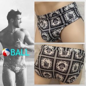 Ball Pouch Swim Briefs 30-34 Gently worn Nylon / spandex Lined crotch